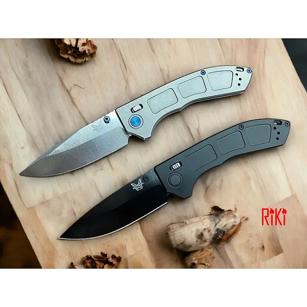 Benchmade NARROWS AXIS 灰鈦柄藍指柱折刀-M390鋼-0
