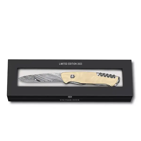 Victorinox 2023年度限量款大馬士革刀 0.9561.J23 <單一特價>-0